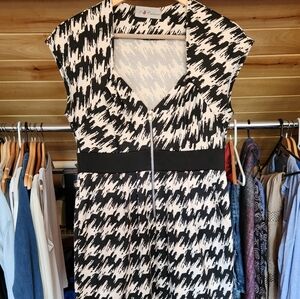 5th Culture Retro Dress, Black and White, Vintage, 1/2-Front Zip. SIDE POCKETS.